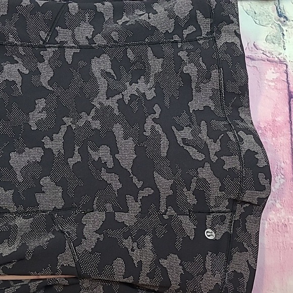 LULULEMON CLOSE TO CROSSING HERITAGE CAMO THICK PULLOVER LONG SLEEVE 8 - Picture 9 of 13